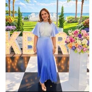 L'IDEE Blue Ombre Orchestra Pleated Flare Sleeves Round Neck Gown size US 2